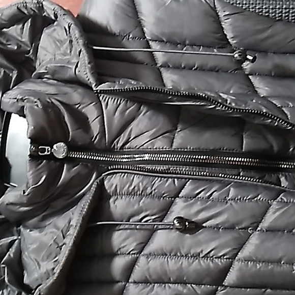 Bernardo XS Packable Hooded fill Coat with Bib - Picture 2 of 16